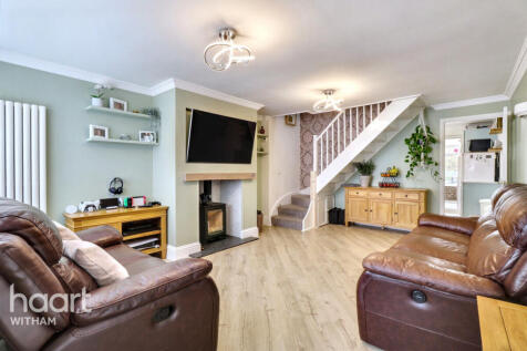 2 bedroom semi-detached house for sale