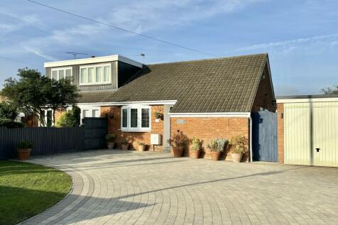 2 bedroom semi-detached bungalow for sale