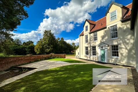 4 bedroom semi-detached house for sale