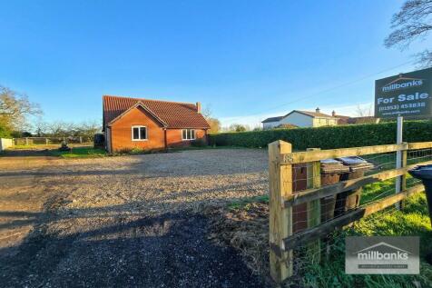 Long Street, Great Ellingham... 3 bed detached bungalow for sale