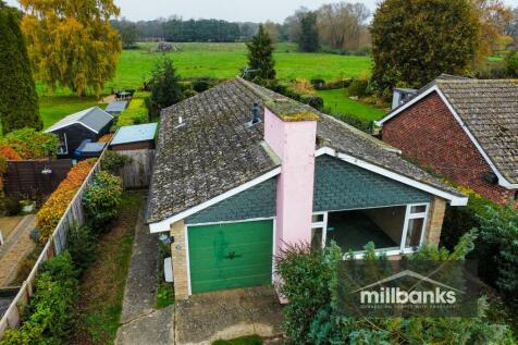 2 bedroom detached bungalow for sale