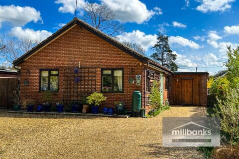 Low Lane, Rockland All Saints... 3 bed detached bungalow for sale