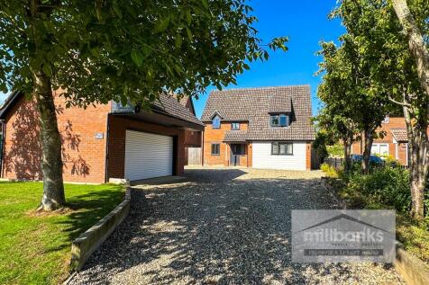 4 bedroom detached house for sale