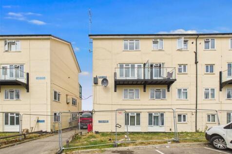 Penhill Road, Matson, Gloucester, GL4 2 bed apartment for sale