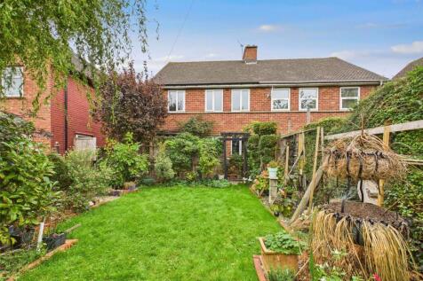 St. Lawrence Road, Gloucester... 3 bed semi