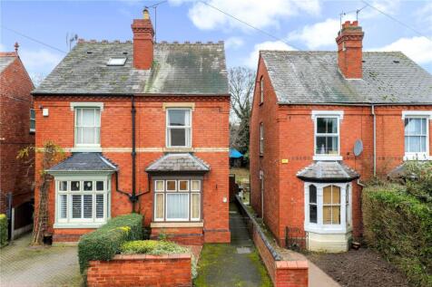 7 Connaught Avenue, Kidderminster... 3 bed semi