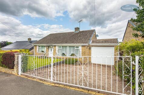 Victoria Road, Stocksbridge, Sheffield 3 bed detached bungalow for sale