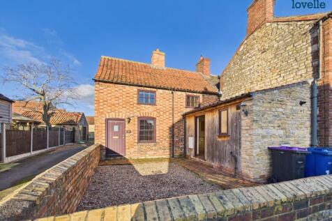 2 bedroom semi-detached house for sale