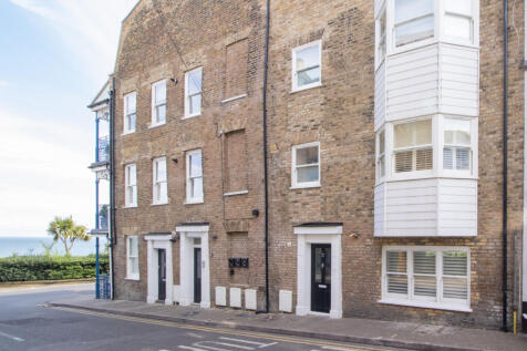 Victoria Parade, Broadstairs, Kent, CT10 2 bed flat for sale