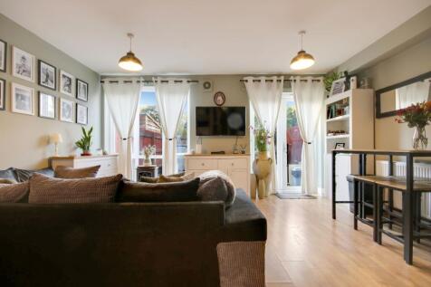 Aspen Grove, Barnstaple EX31 2 bed ground floor flat for sale