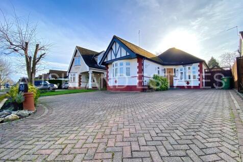 4 bedroom detached bungalow for sale
