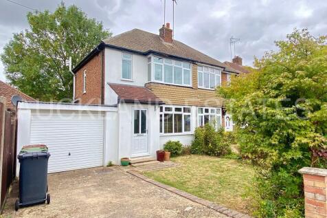 2 bedroom semi-detached house for sale