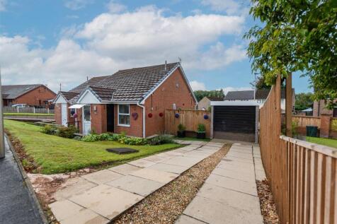 2 bedroom semi-detached bungalow for sale