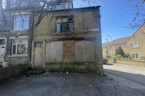 End of terrace house for sale