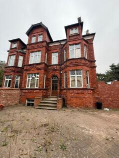 6 bedroom semi-detached house for sale