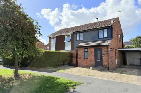 Bluebell Grove, Ipswich IP6 3 bed semi