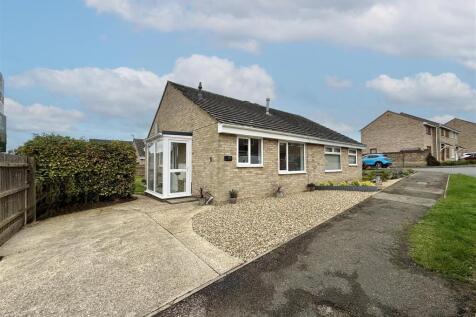 2 bedroom semi-detached bungalow for sale