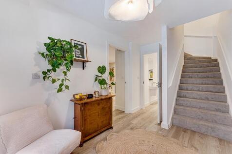 2 bedroom town house for sale