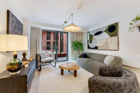 2 bedroom town house for sale