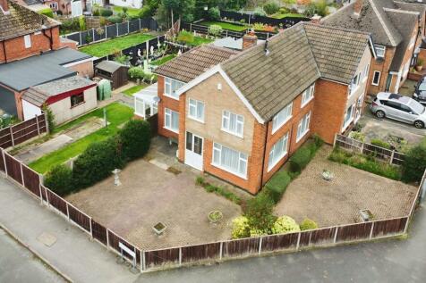 4 bedroom semi-detached house for sale