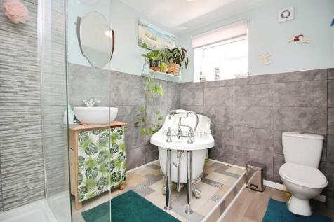 Pits Avenue, Braunstone Town, LE3 2 bed semi