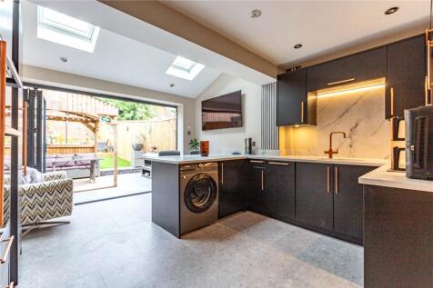 Berkeley Way, Bristol BS16 2 bed terraced house for sale