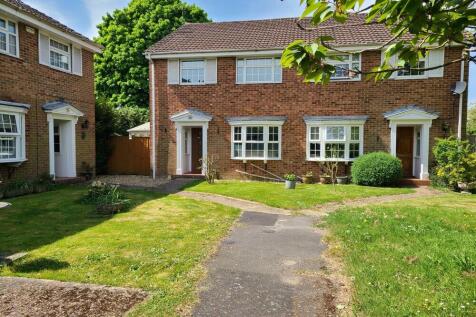 Southern Gardens, Totton SO40 3 bed semi