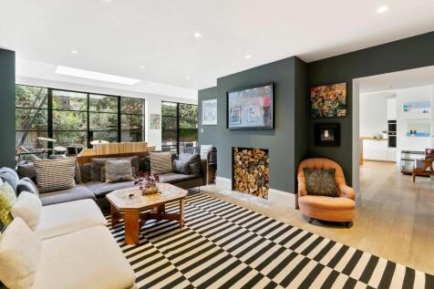 5 bedroom terraced house for sale