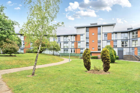 Commonwealth Drive, Crawley 2 bed apartment for sale