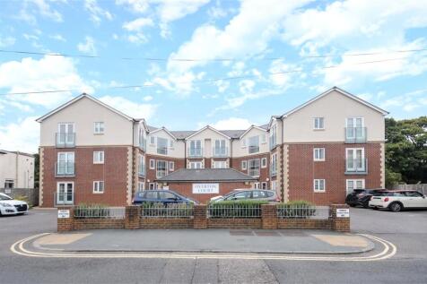 Railway Approach, East Grinstead... 1 bed apartment for sale
