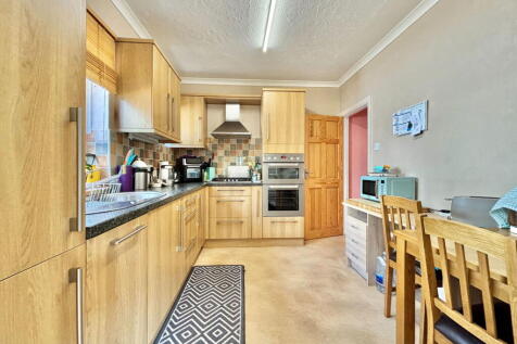 2 bedroom semi-detached bungalow for sale