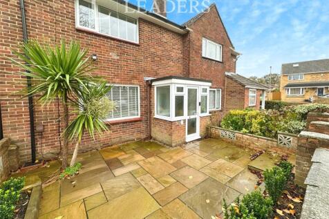 Redbridge Grove, Havant, Hampshire 2 bed terraced house for sale