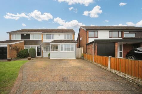 3 bedroom semi-detached house for sale