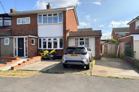 4 bedroom semi-detached house for sale