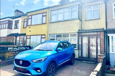 Gelsthorpe Road, Romford 3 bed terraced house for sale