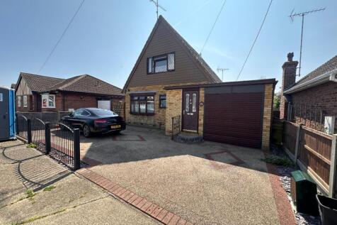 Metz Avenue, Canvey Island 2 bed detached house for sale