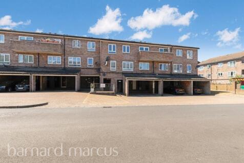 3 bedroom maisonette for sale