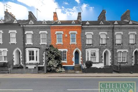 Terraced house for sale