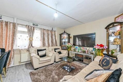 Beaumont Road, Leyton, London, E10 3 bed flat for sale