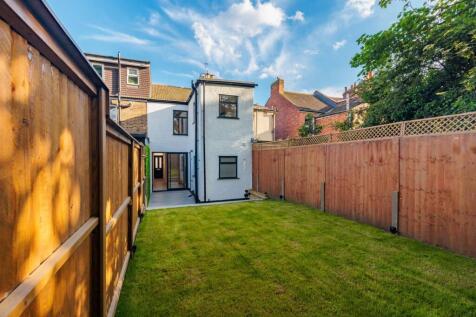 Mayfield Road, Walthamstow, London, E17 4 bed terraced house for sale