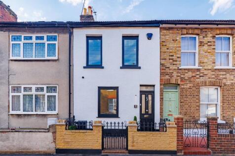 Mayfield Road, Walthamstow, London, E17 4 bed terraced house for sale