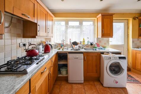 Edinburgh Road, Walthamstow, London, E17 4 bed terraced house for sale