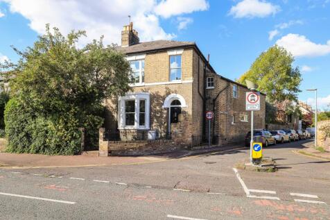 Cambridge CB4 5 bed end of terrace house for sale