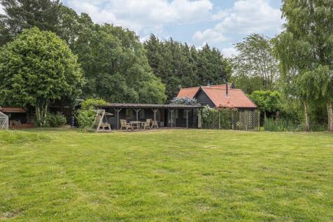Two Bedroom Barn Conversion with Two... 2 bed barn conversion for sale