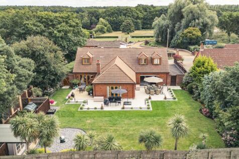 Hevingham 4 bed chalet for sale