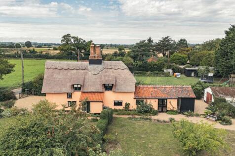 Chain Free in Hempnall 3 bed detached house for sale