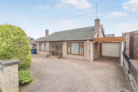 Alpine Road, Rushden NN10 2 bed detached bungalow for sale