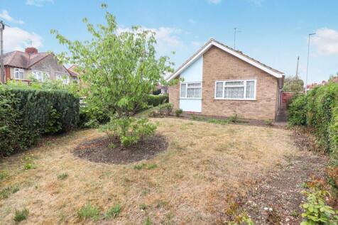 Park Avenue, Rushden NN10 3 bed detached bungalow for sale