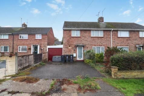 Slaters Close, Rushden NN10 3 bed semi