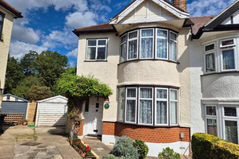 Heronway, Woodford Green IG8 3 bed end of terrace house for sale